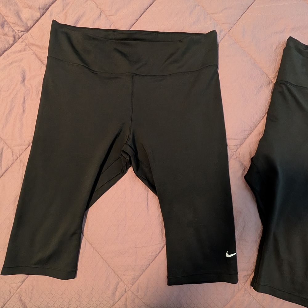 Nike Women's Black Capris